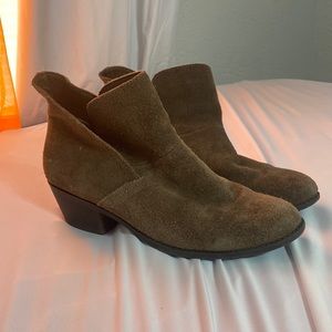 Ankle boots size 8 1/2 me too